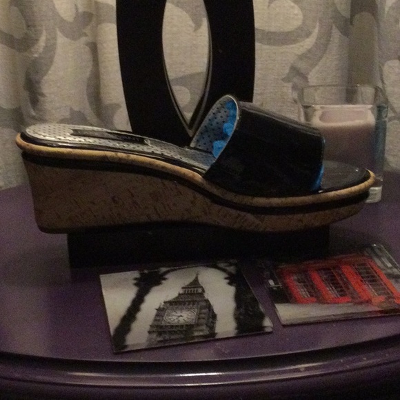 Patent leather wedge heel slides - Picture 2 of 2